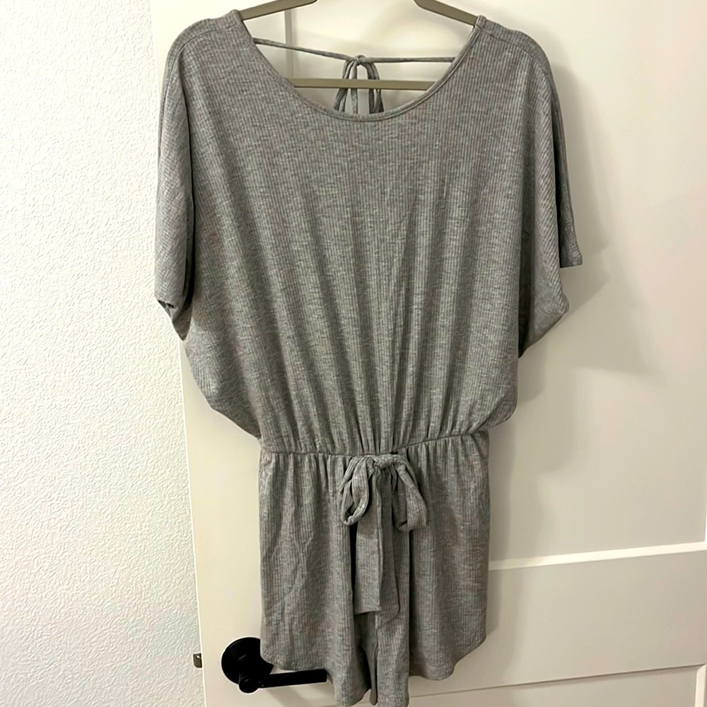 PINK LILY - gray ribbed romper